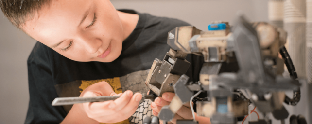 STEM-Robot-by-Oz-Robotics-e1551072933201-min